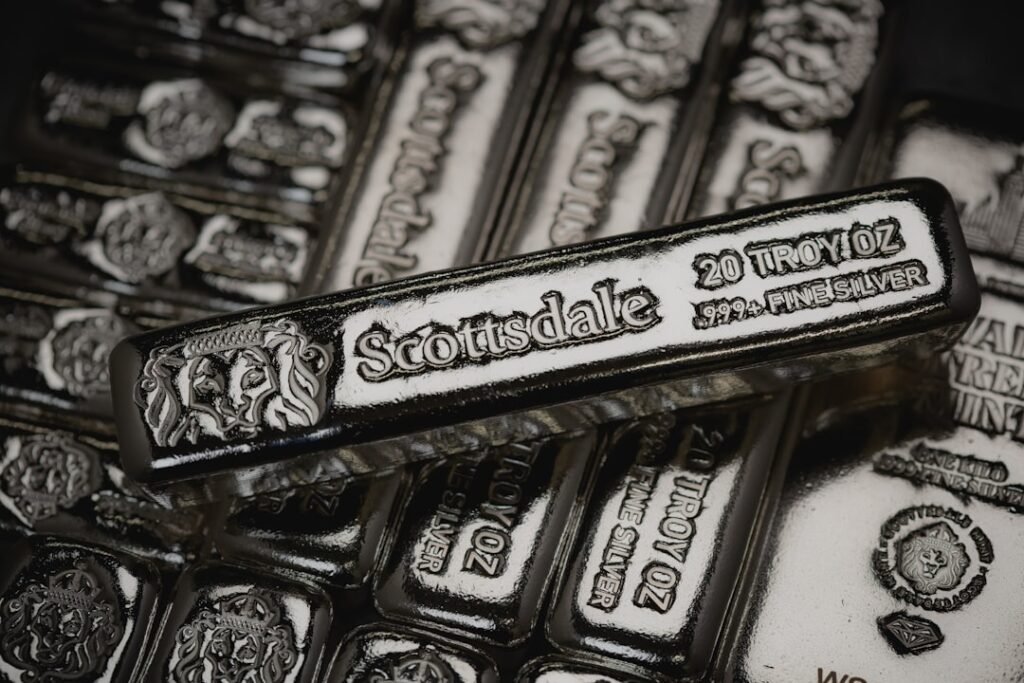 Scottsdale Mint cast silver bars stacked in a pile. — Compro Oro Costanzo